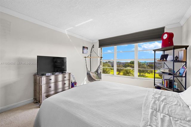 3850 Oaks Clubhouse Dr 504, Pompano Beach, FL 33069