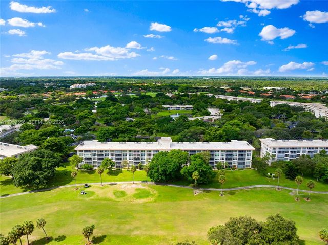 3850 Oaks Clubhouse Dr 504, Pompano Beach, FL 33069