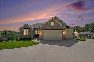 10200 River Hills Drive, Parkville, MO 64152