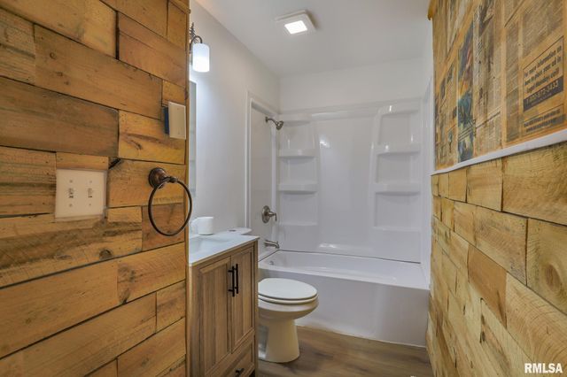 4320 NW SCENIC Drive, Peoria, IL 61615