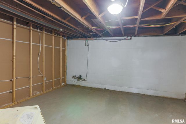 4320 NW SCENIC Drive, Peoria, IL 61615