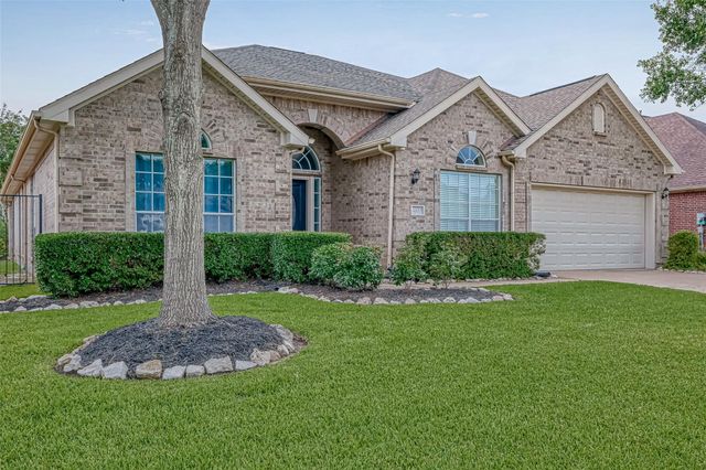 3322 E Cedar Hollow Drive, Pearland, TX 77584