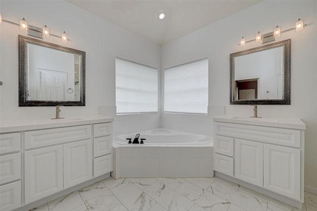 3322 E Cedar Hollow Drive, Pearland, TX 77584