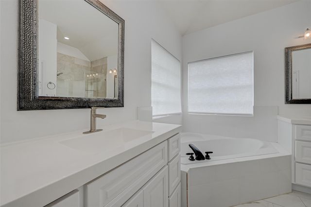 3322 E Cedar Hollow Drive, Pearland, TX 77584