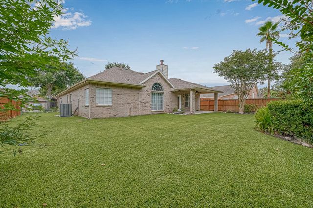 3322 E Cedar Hollow Drive, Pearland, TX 77584