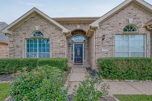 3322 E Cedar Hollow Drive, Pearland, TX 77584