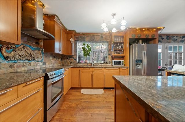 3260 Lakeview Drive, Pompano Beach, FL 33062