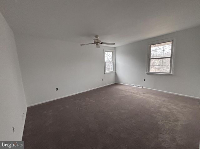 1 PINE CT, Blackwood, NJ 08012