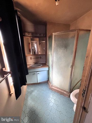 1 PINE CT, Blackwood, NJ 08012