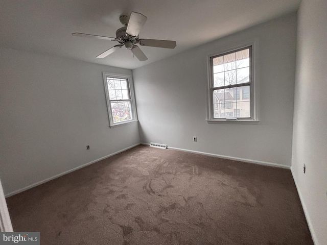 1 PINE CT, Blackwood, NJ 08012