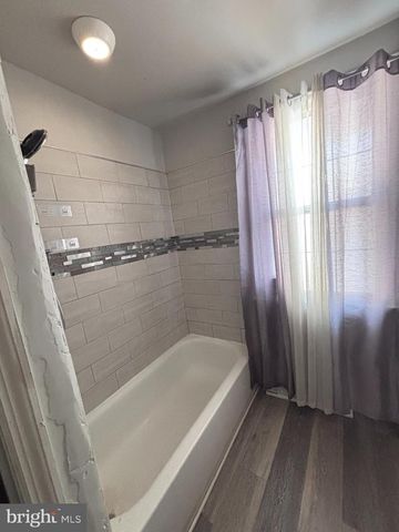 1 PINE CT, Blackwood, NJ 08012