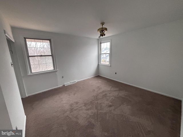 1 PINE CT, Blackwood, NJ 08012