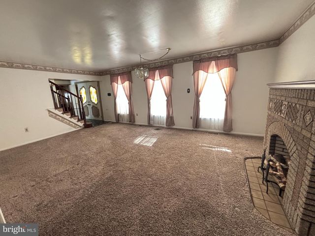 1 PINE CT, Blackwood, NJ 08012