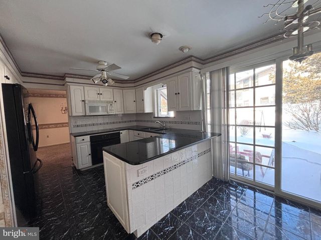 1 PINE CT, Blackwood, NJ 08012