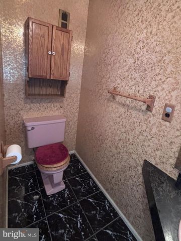 1 PINE CT, Blackwood, NJ 08012