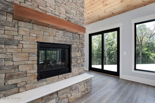 10001 Scenic View Dr, Loudon, TN 37774