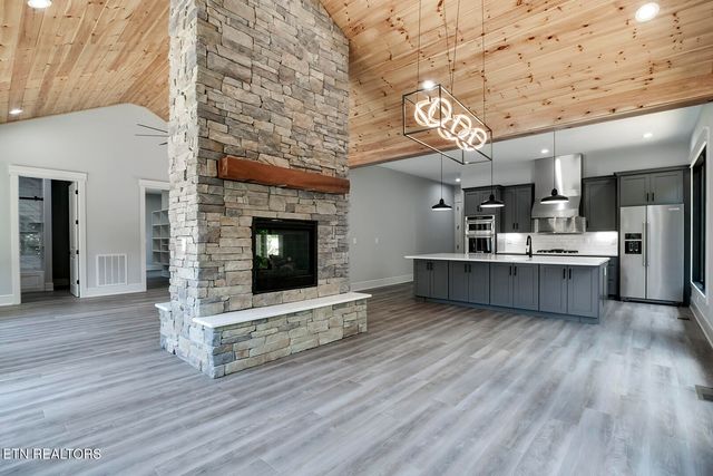 10001 Scenic View Dr, Loudon, TN 37774