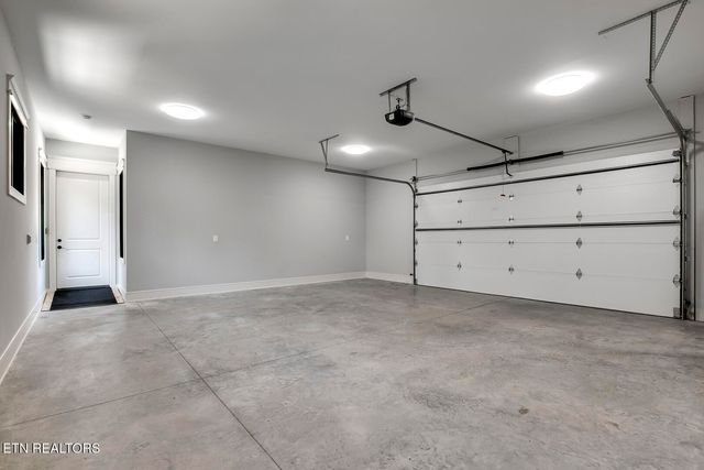 10001 Scenic View Dr, Loudon, TN 37774