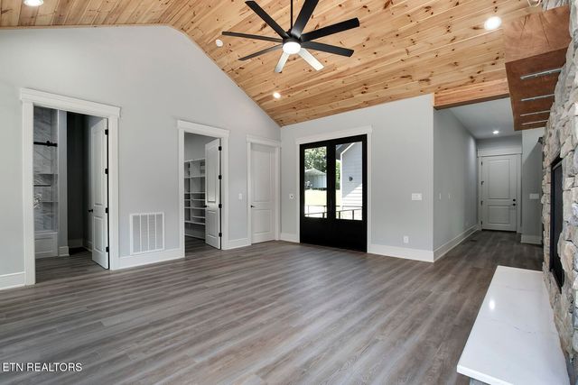 10001 Scenic View Dr, Loudon, TN 37774
