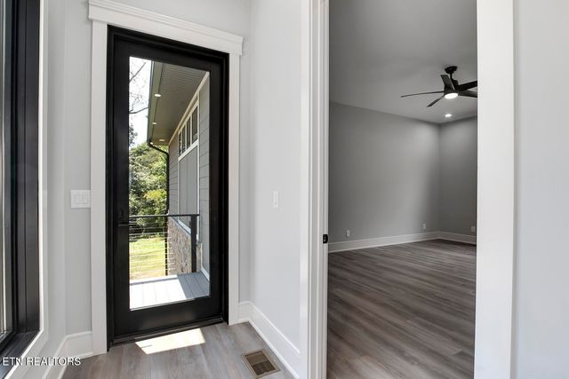 10001 Scenic View Dr, Loudon, TN 37774