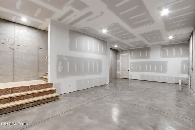 10001 Scenic View Dr, Loudon, TN 37774