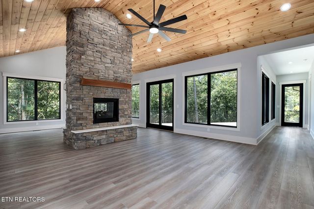 10001 Scenic View Dr, Loudon, TN 37774