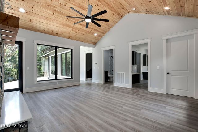 10001 Scenic View Dr, Loudon, TN 37774
