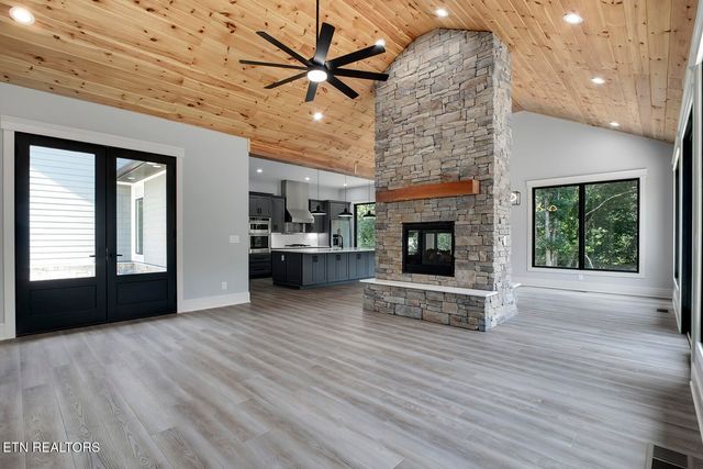 10001 Scenic View Dr, Loudon, TN 37774