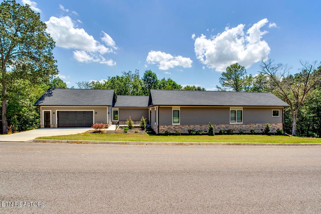 10001 Scenic View Dr, Loudon, TN 37774