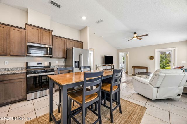 86226 MAINLINE Road, Yulee, FL 32097