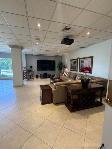 800 SE 20th Avenue 105, Deerfield Beach, FL 33441
