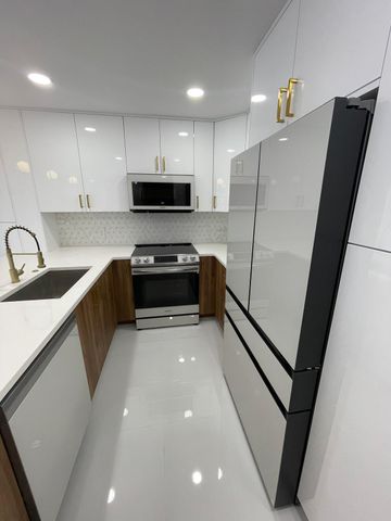800 SE 20th Avenue 105, Deerfield Beach, FL 33441