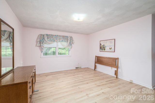 2542 E NC 10 Highway, Conover, NC 28613