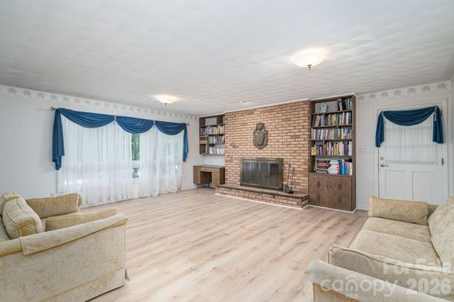 2542 E NC 10 Highway, Conover, NC 28613