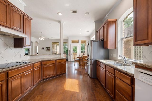 27 Misty Harbor E, Montgomery, TX 77356