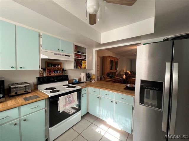 10 Jamaica Street, Homosassa, FL 34446