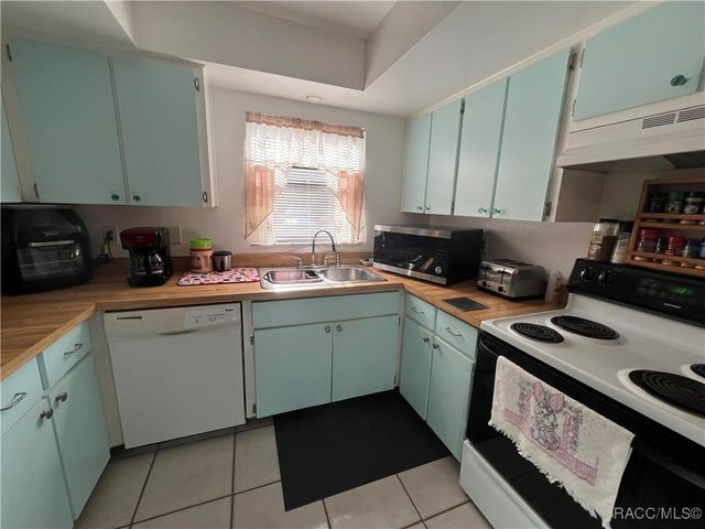 10 Jamaica Street, Homosassa, FL 34446