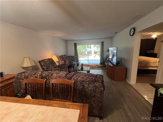 10 Jamaica Street, Homosassa, FL 34446