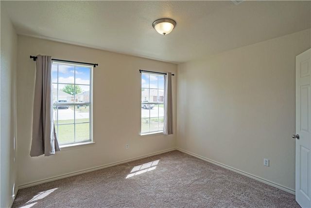 2903 Don Hill LN, Taylor, TX 76574