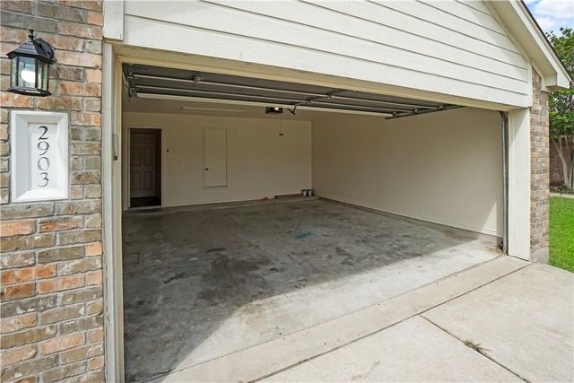2903 Don Hill LN, Taylor, TX 76574