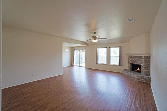 2903 Don Hill LN, Taylor, TX 76574