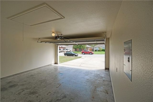 2903 Don Hill LN, Taylor, TX 76574