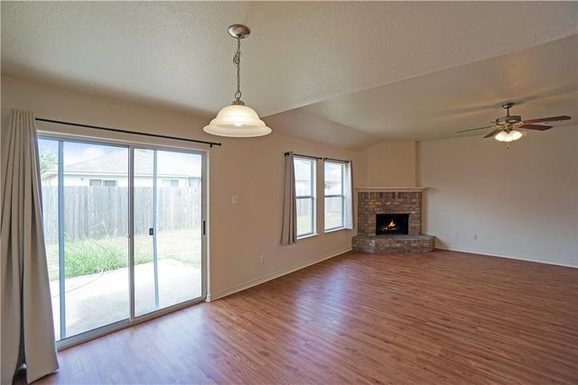 2903 Don Hill LN, Taylor, TX 76574