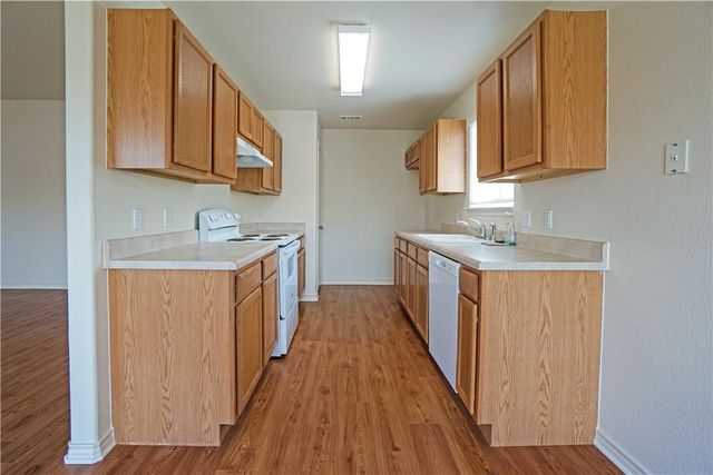 2903 Don Hill LN, Taylor, TX 76574