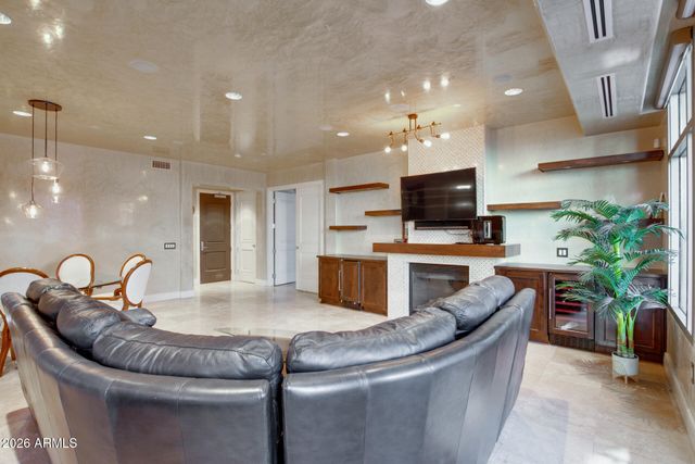 2211 E CAMELBACK Road 106, Phoenix, AZ 85016