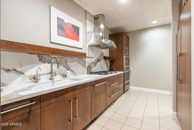 2211 E CAMELBACK Road 106, Phoenix, AZ 85016