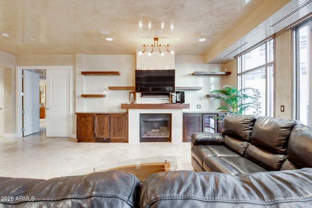 2211 E CAMELBACK Road 106, Phoenix, AZ 85016