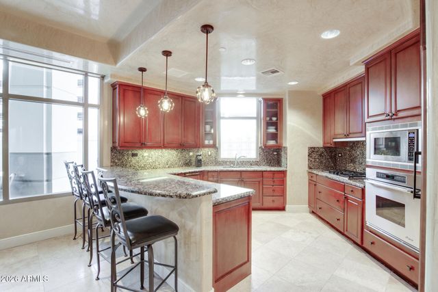 2211 E CAMELBACK Road 106, Phoenix, AZ 85016