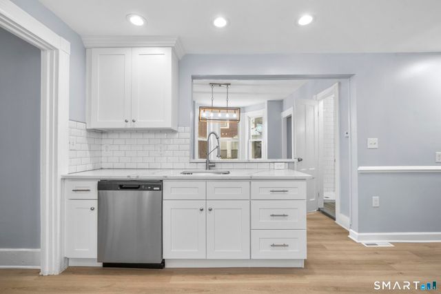 21 Richards Street, West Haven, CT 06516