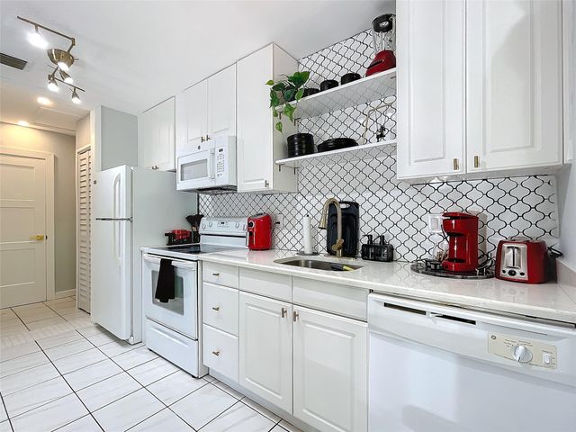 1478 NE 34th Court, Oakland Park, FL 33334